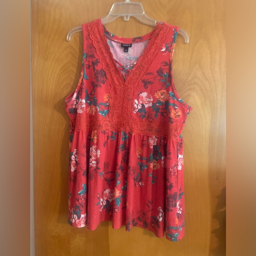 Torrid pretty top!